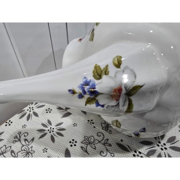Grace Teaware Floral Teapot with Lid | White Porcelain | Gold Trim - Picture 14 of 15